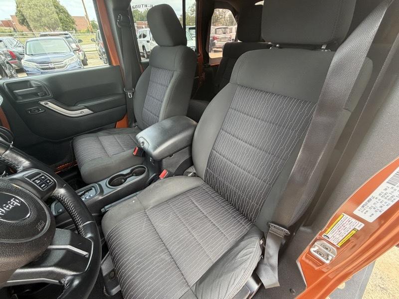 Jeep Wrangler Unlimited Sahara 4WD 2011