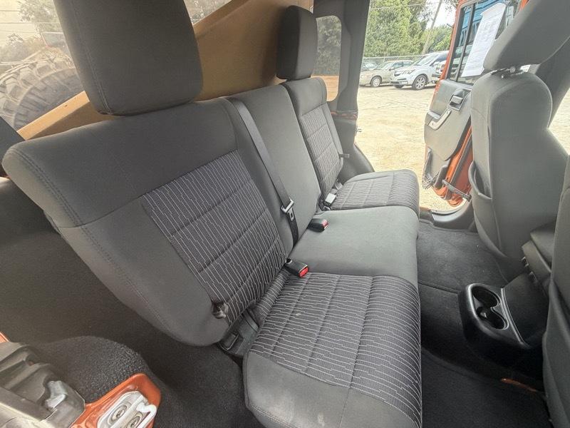 Jeep Wrangler Unlimited Sahara 4WD 2011