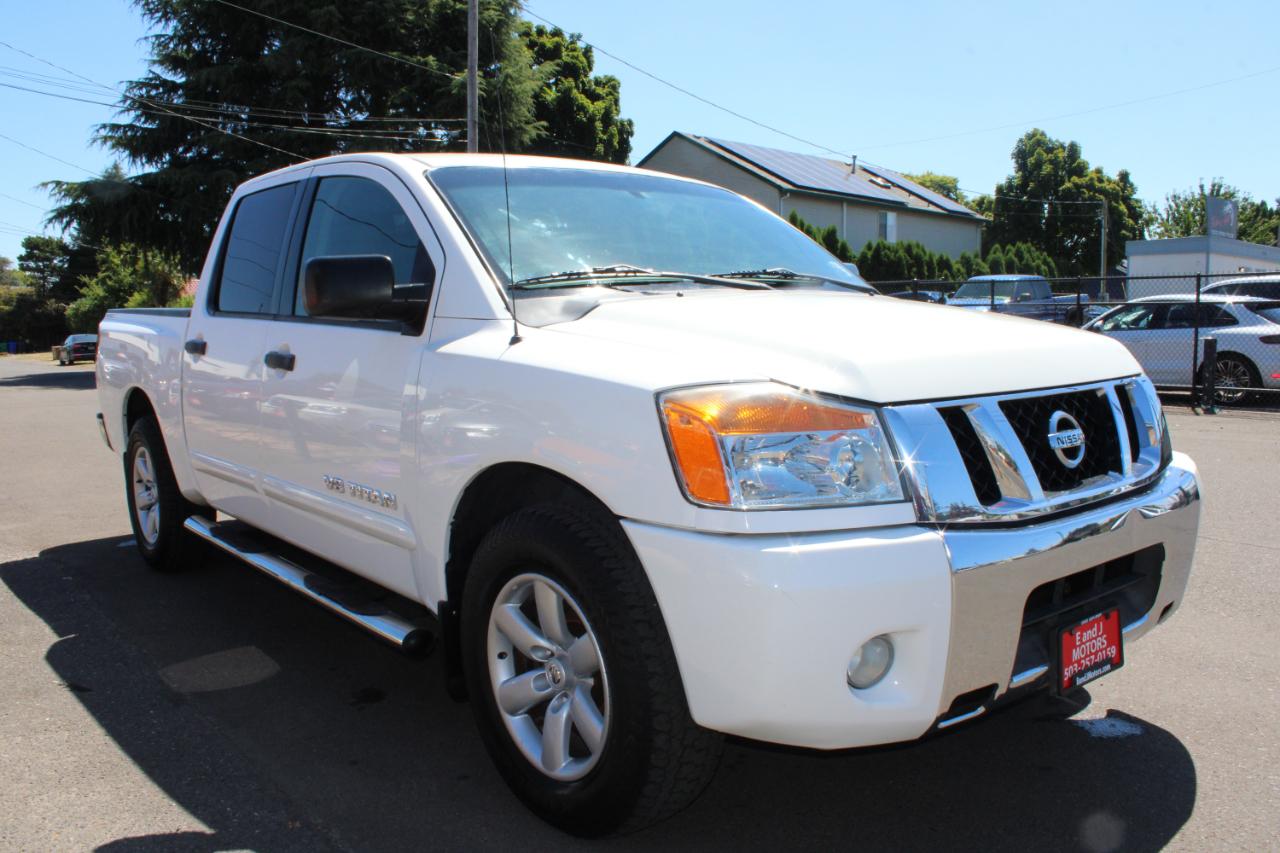 Nissan Titan 2WD Crew Cab SWB SV 2012