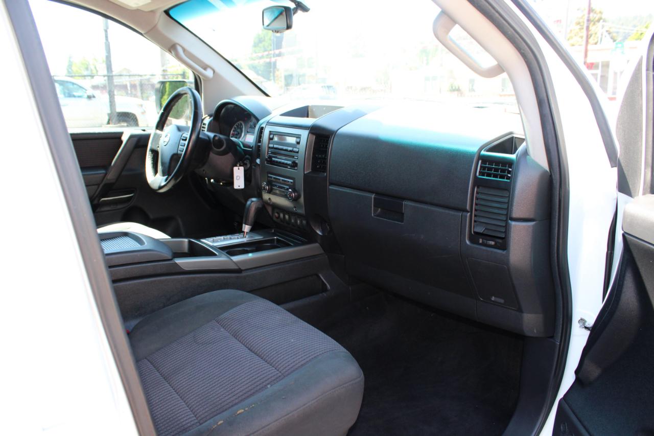 Nissan Titan 2WD Crew Cab SWB SV 2012