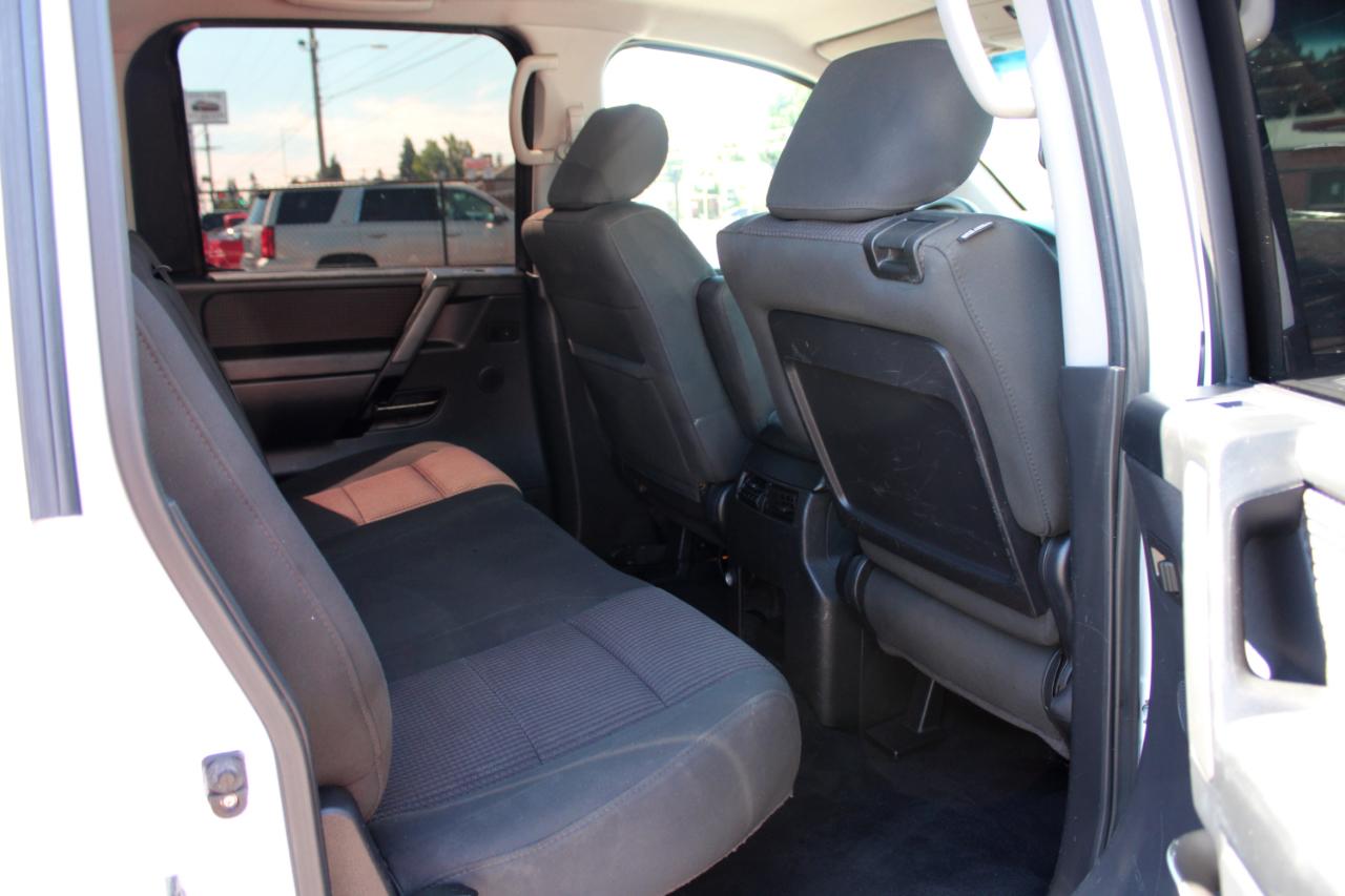 Nissan Titan 2WD Crew Cab SWB SV 2012