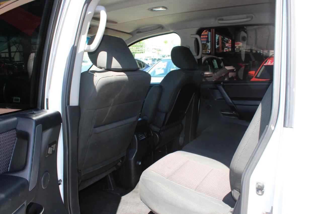 Nissan Titan 2WD Crew Cab SWB SV 2012