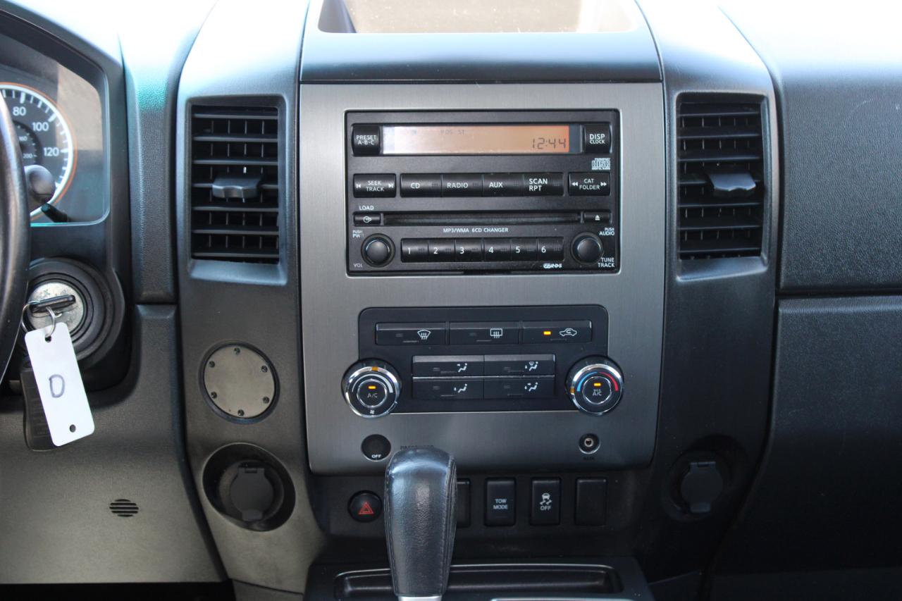 Nissan Titan 2WD Crew Cab SWB SV 2012