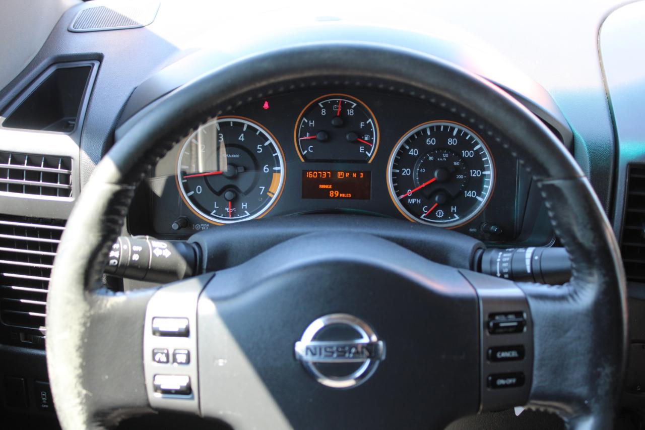 Nissan Titan 2WD Crew Cab SWB SV 2012