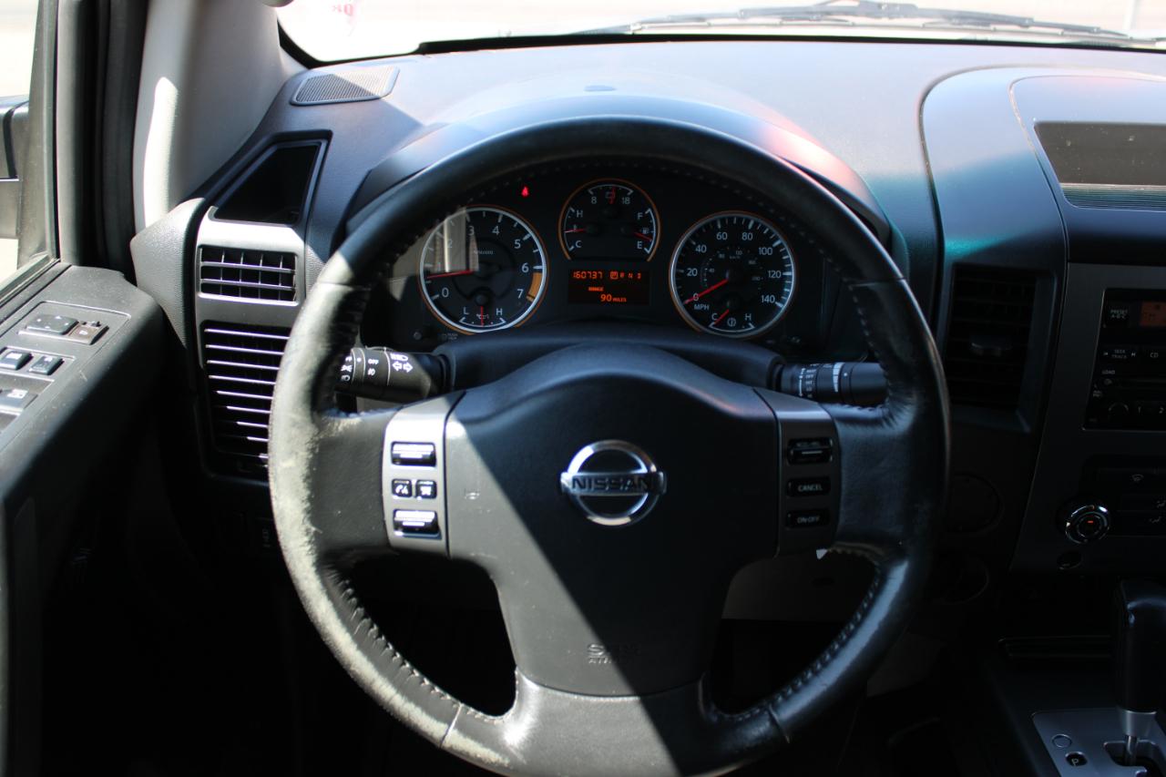 Nissan Titan 2WD Crew Cab SWB SV 2012