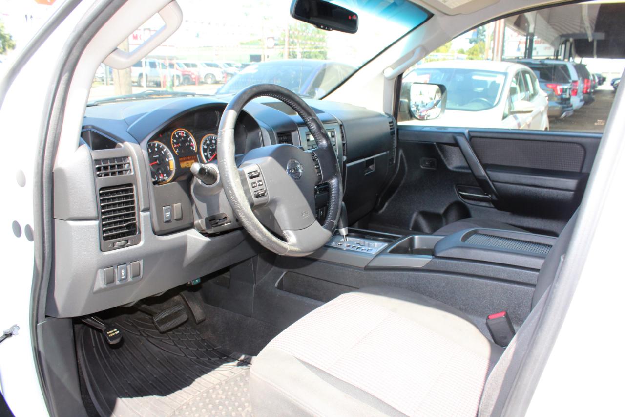 Nissan Titan 2WD Crew Cab SWB SV 2012