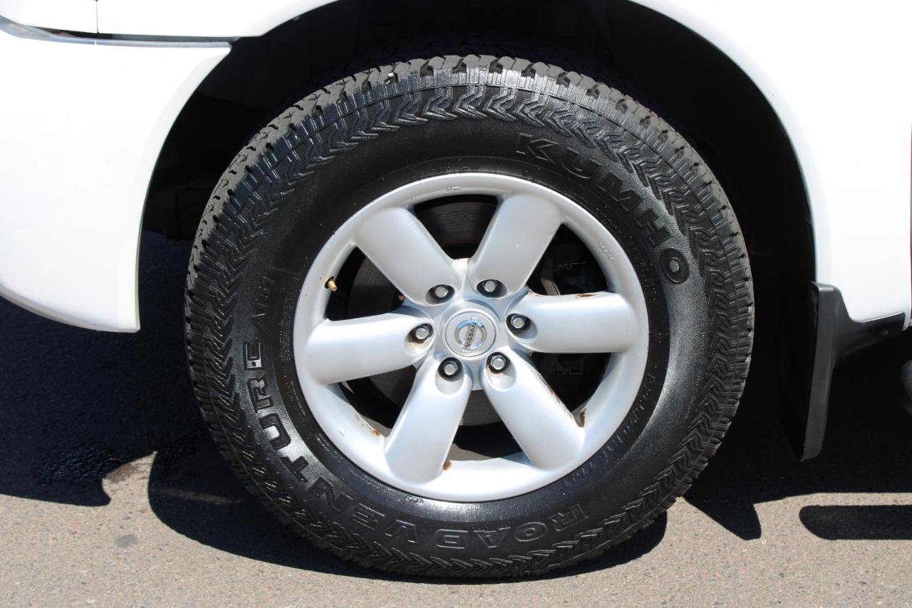 Nissan Titan 2WD Crew Cab SWB SV 2012