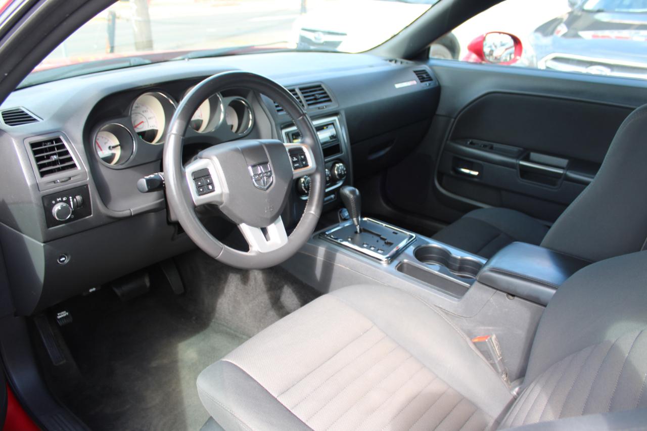 Dodge Challenger 2dr Cpe SXT 2013