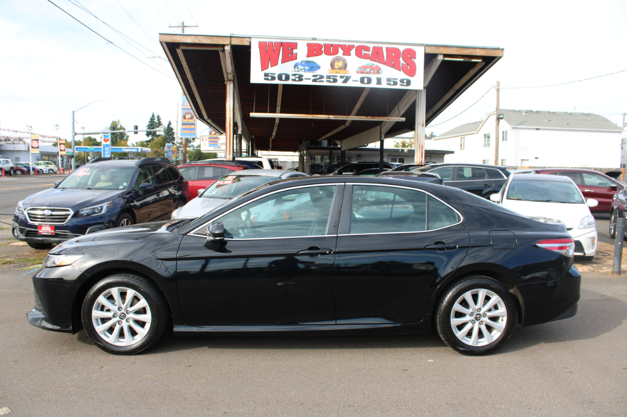 2019 Toyota Camry SE XLE photo 3