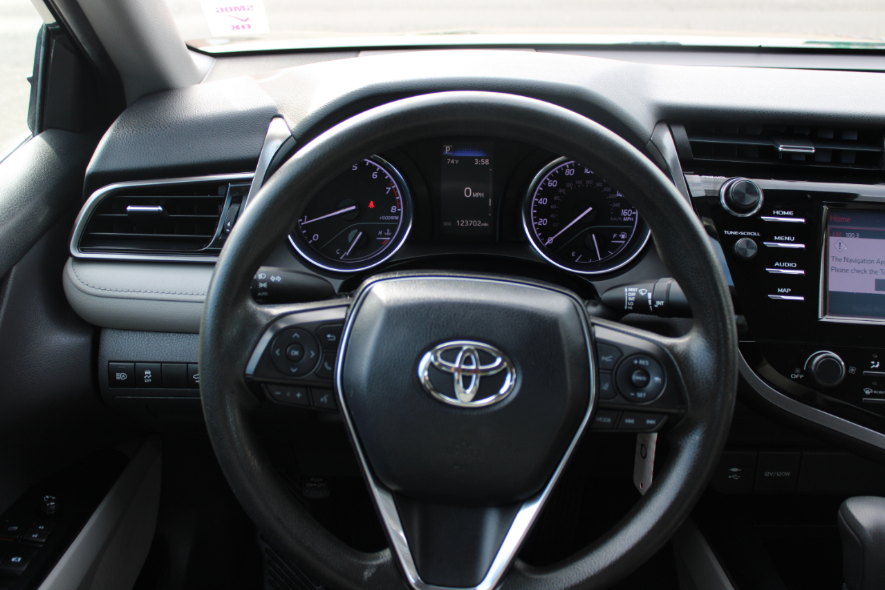 2019 Toyota Camry SE XLE photo 5