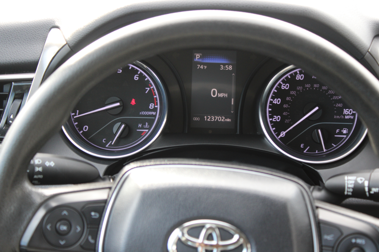 2019 Toyota Camry SE XLE photo 6