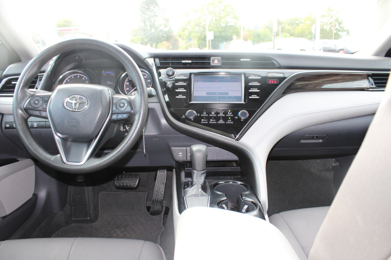 2019 Toyota Camry SE XLE photo 7