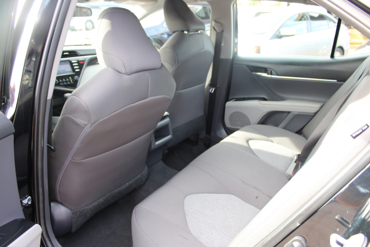 2019 Toyota Camry SE XLE photo 9
