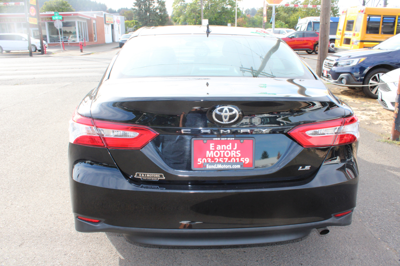 2019 Toyota Camry SE XLE photo 11