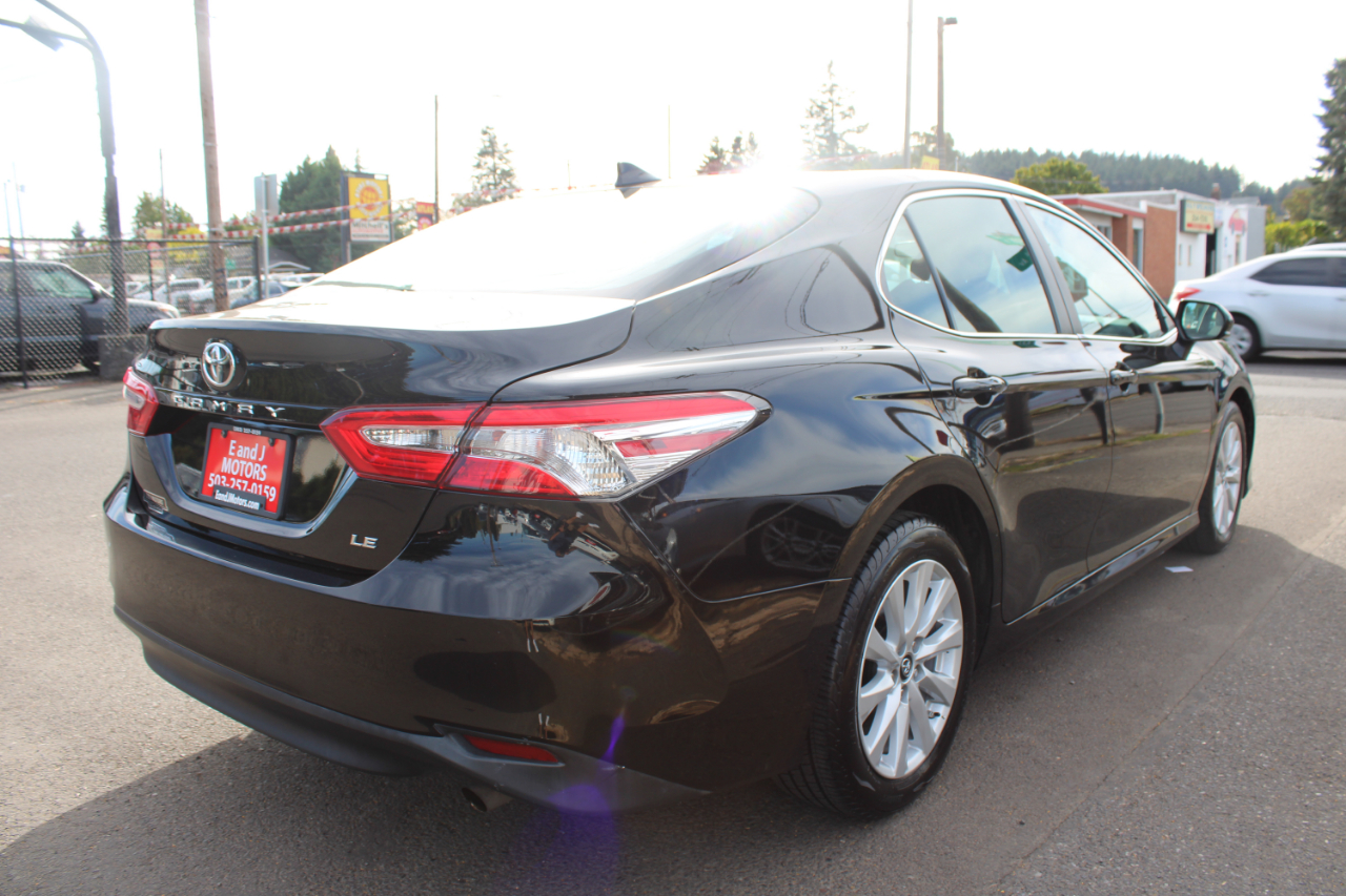 2019 Toyota Camry SE XLE photo 12