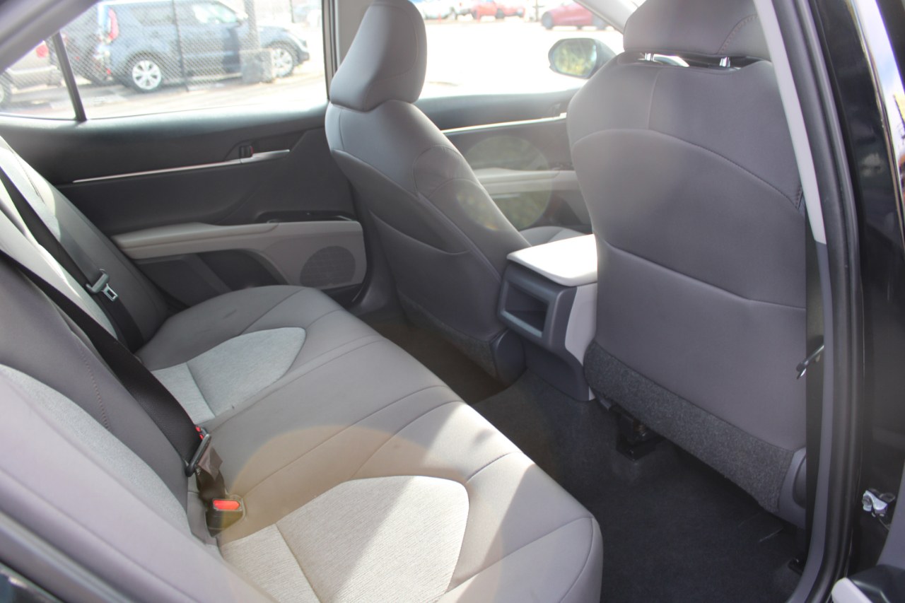 2019 Toyota Camry SE XLE photo 13