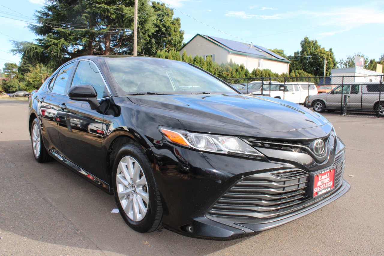 2019 Toyota Camry SE XLE photo 15