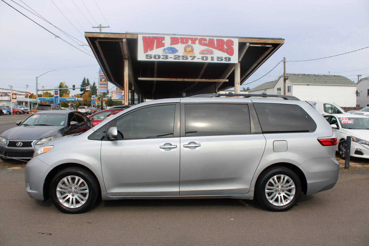 Toyota Sienna XLE 5D Wagon 8 Pass 2017 Toyota Sienna XLE 5D Wagon 8 Pass 2017