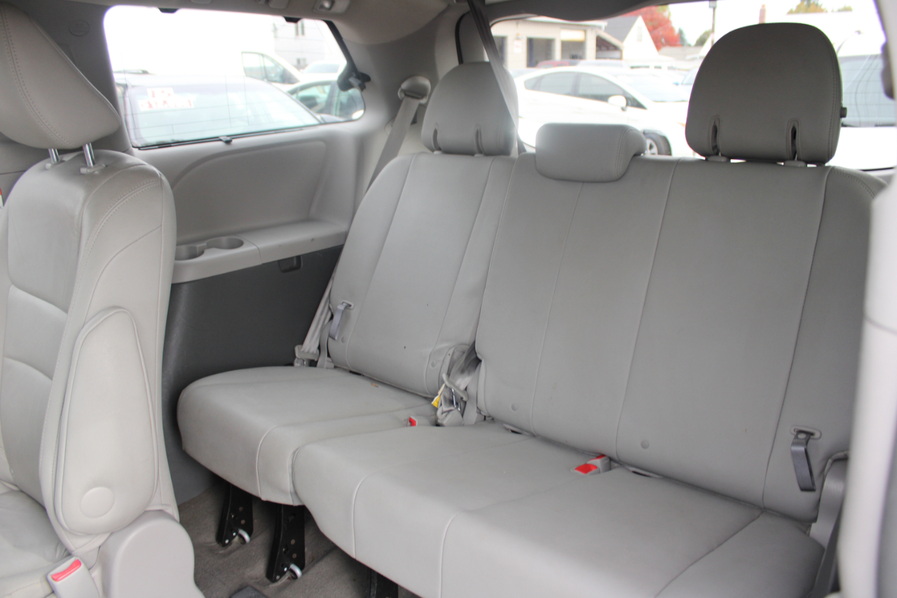 Toyota Sienna XLE 5D Wagon 8 Pass 2017 Toyota Sienna XLE 5D Wagon 8 Pass 2017