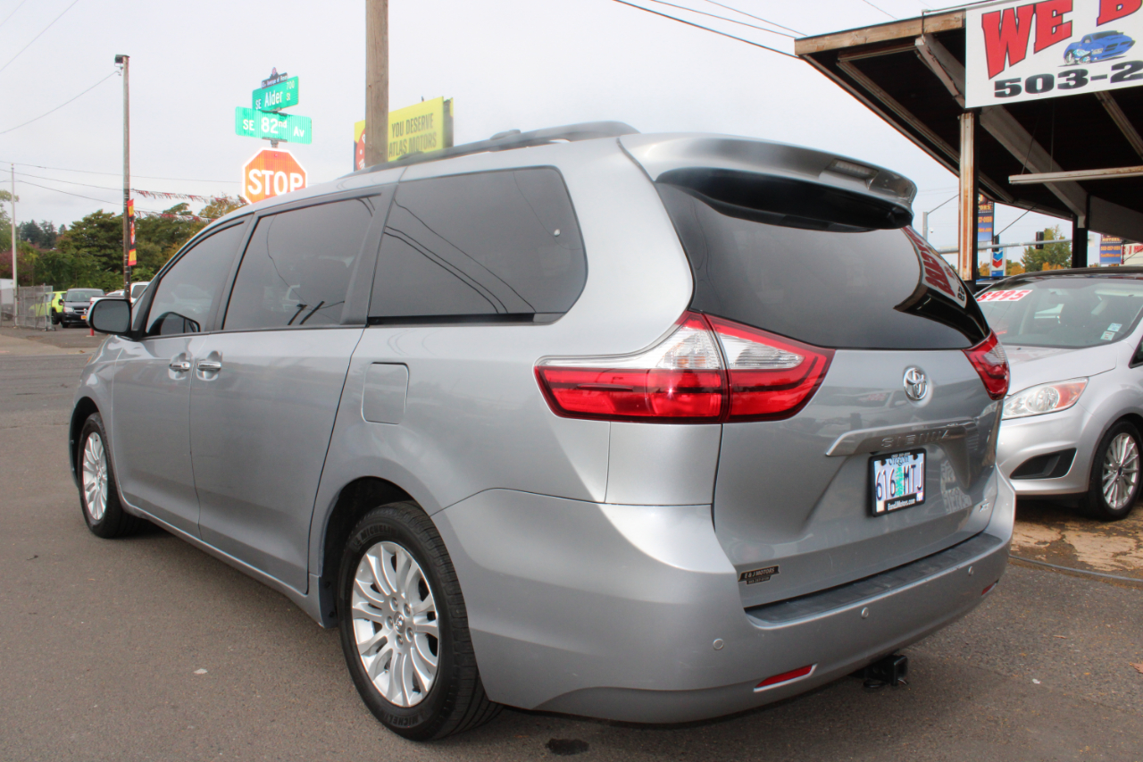 Toyota Sienna XLE 5D Wagon 8 Pass 2017 Toyota Sienna XLE 5D Wagon 8 Pass 2017
