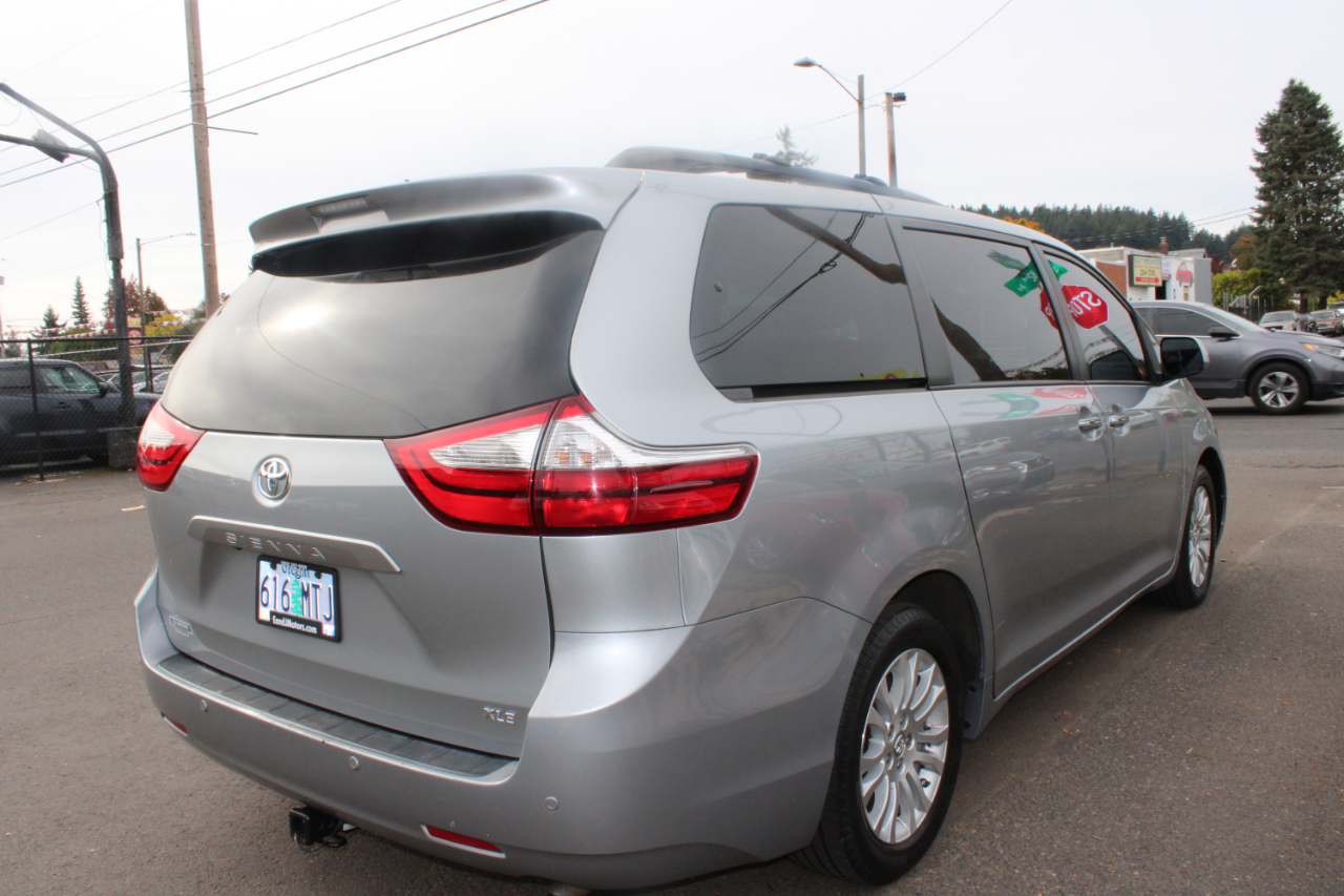Toyota Sienna XLE 5D Wagon 8 Pass 2017 Toyota Sienna XLE 5D Wagon 8 Pass 2017