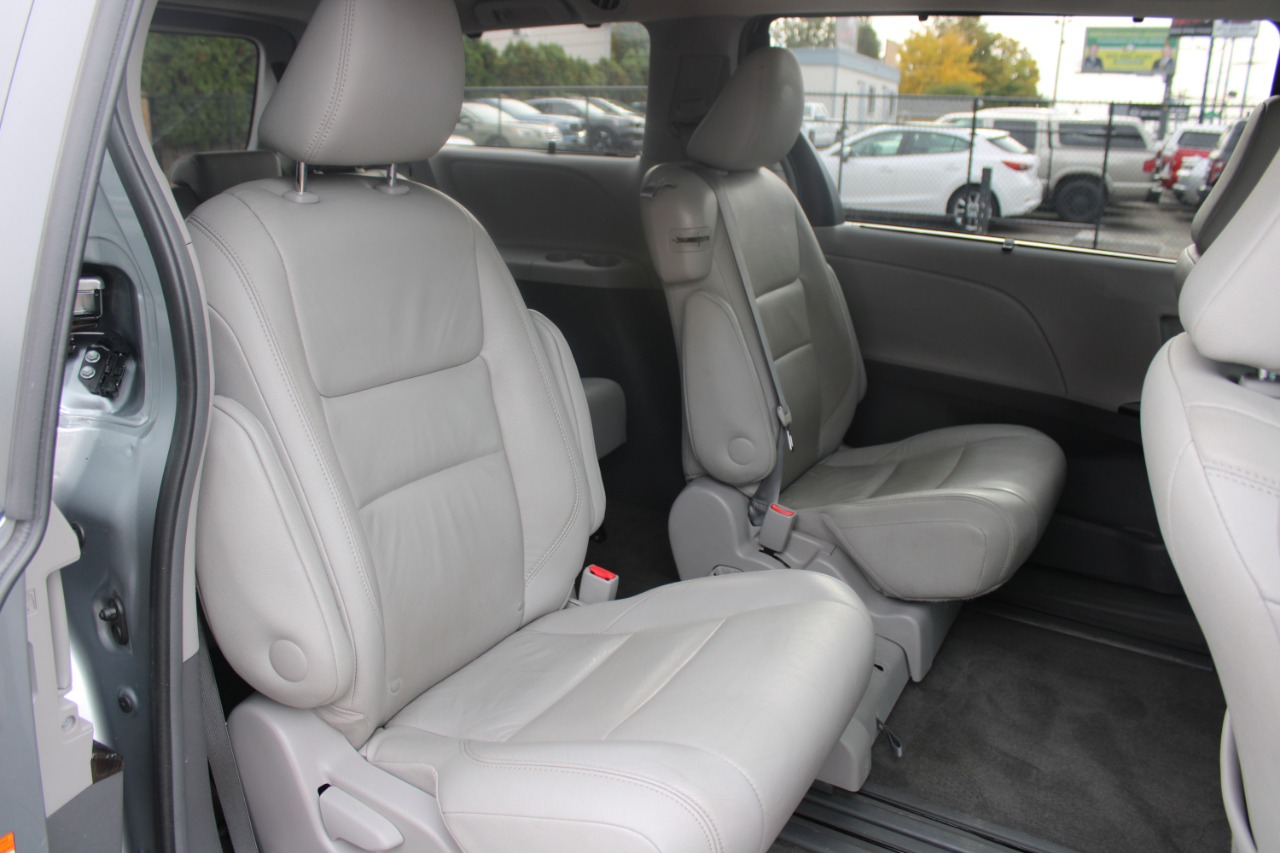 Toyota Sienna XLE 5D Wagon 8 Pass 2017 Toyota Sienna XLE 5D Wagon 8 Pass 2017