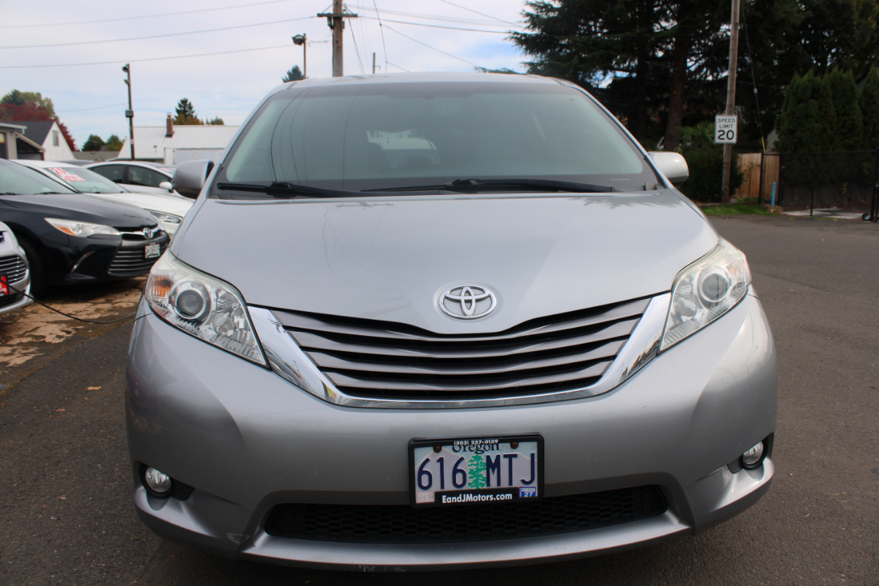 Toyota Sienna XLE 5D Wagon 8 Pass 2017 Toyota Sienna XLE 5D Wagon 8 Pass 2017