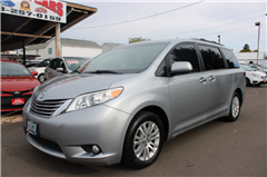 2017 Toyota Sienna  2017 Toyota Sienna