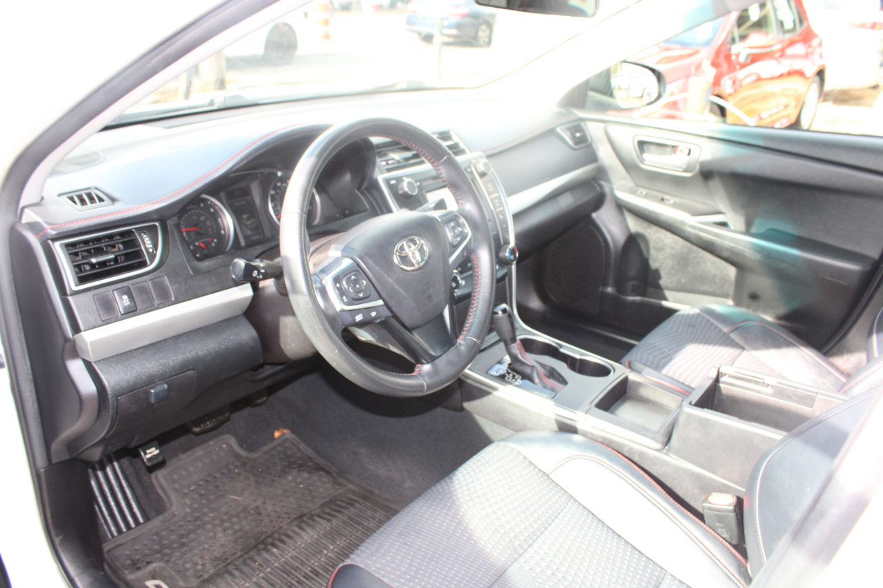 Toyota Camry 4dr Sdn I4 Auto XLE (Natl) 2015 Toyota Camry 4dr Sdn I4 Auto XLE (Natl) 2015