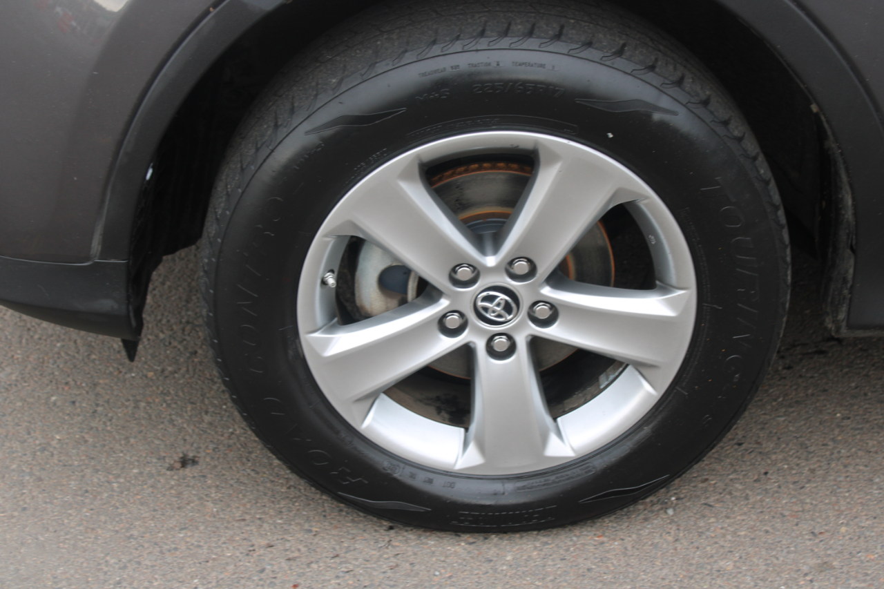 Toyota RAV4 AWD 4dr XLE (Natl) 2015 Toyota RAV4 AWD 4dr XLE (Natl) 2015