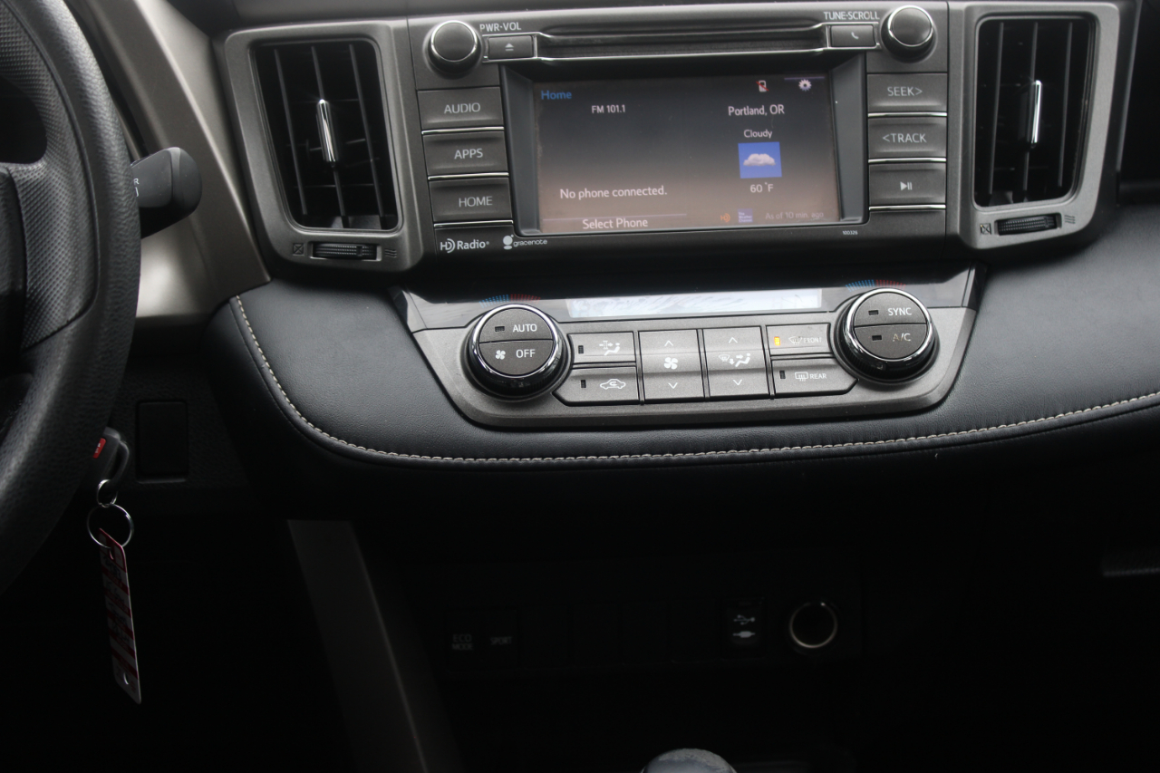 Toyota RAV4 AWD 4dr XLE (Natl) 2015 Toyota RAV4 AWD 4dr XLE (Natl) 2015