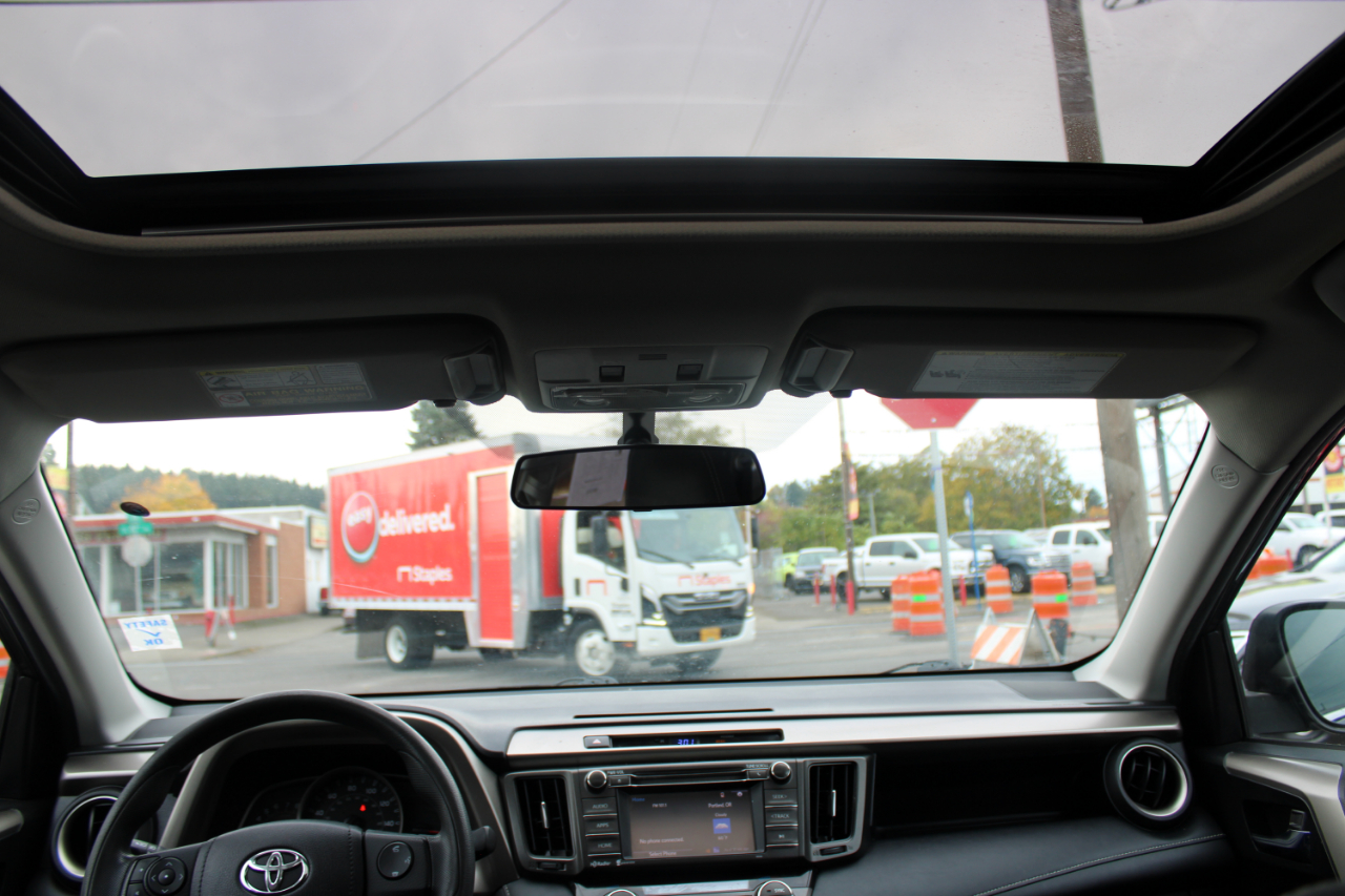 Toyota RAV4 AWD 4dr XLE (Natl) 2015 Toyota RAV4 AWD 4dr XLE (Natl) 2015