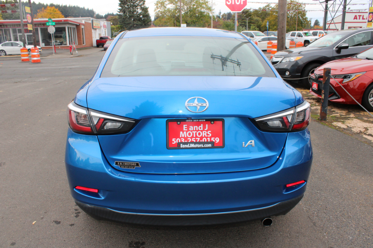 Scion iA 4dr Sdn Man (Natl) 2016 Scion iA 4dr Sdn Man (Natl) 2016