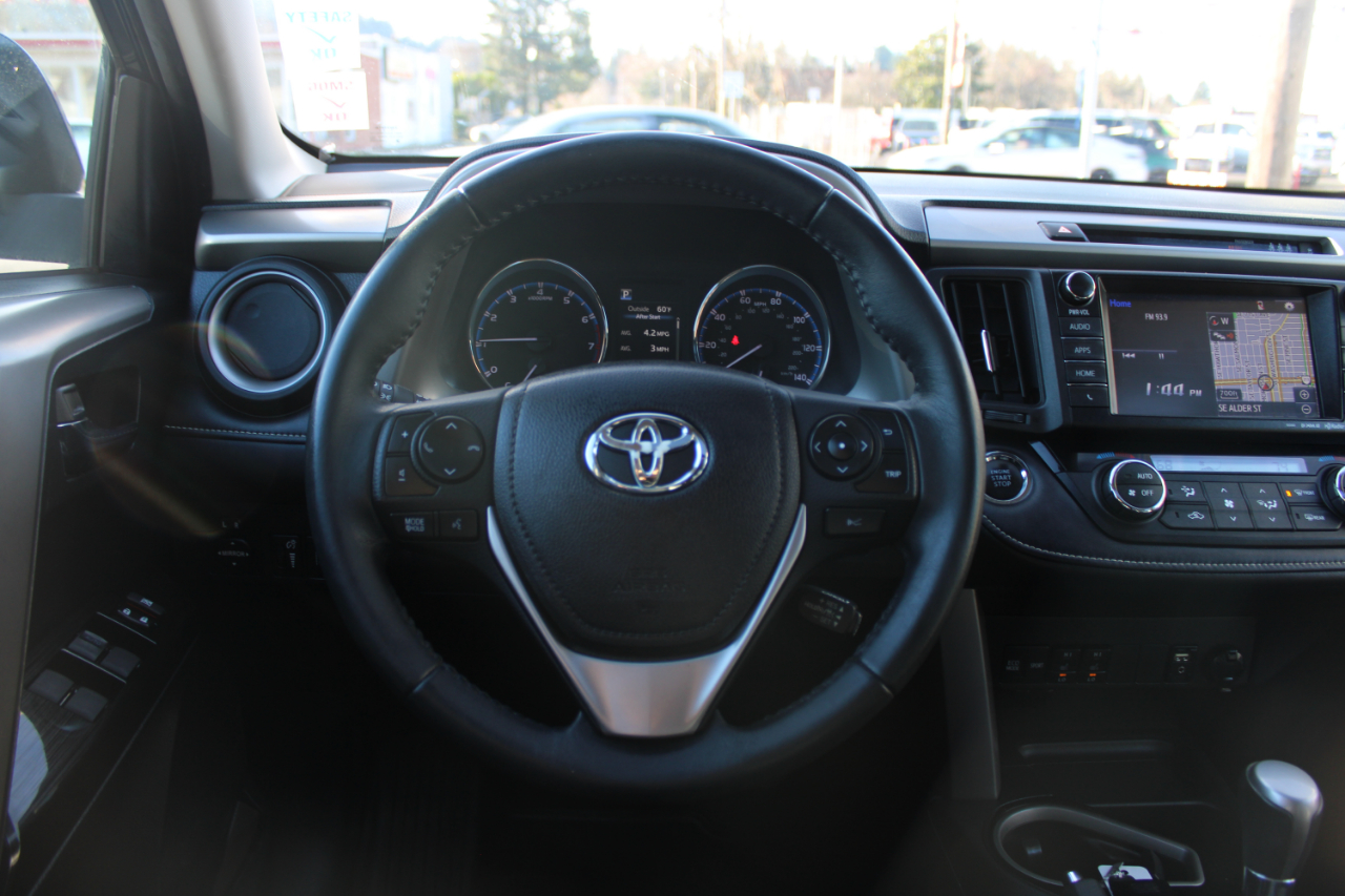 Toyota RAV4 Limited AWD (Natl) 2017