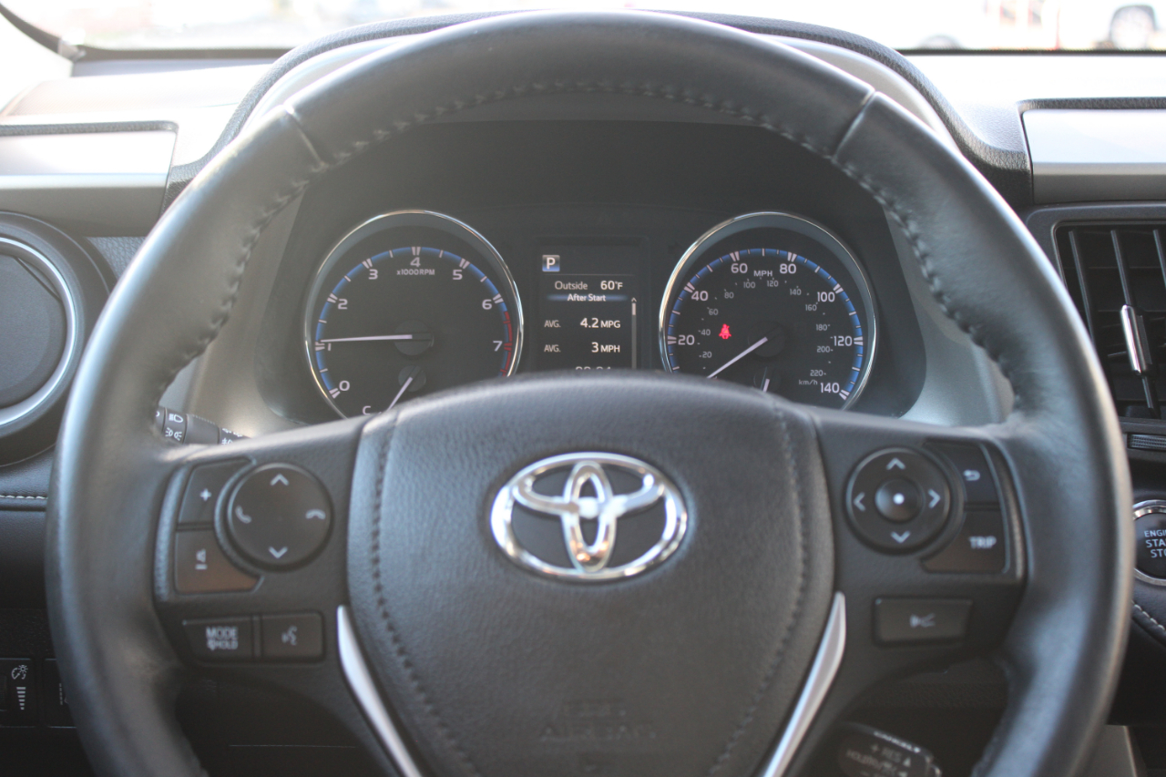 Toyota RAV4 Limited AWD (Natl) 2017
