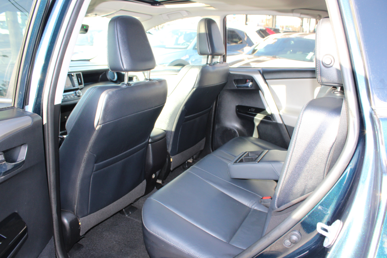 Toyota RAV4 Limited AWD (Natl) 2017