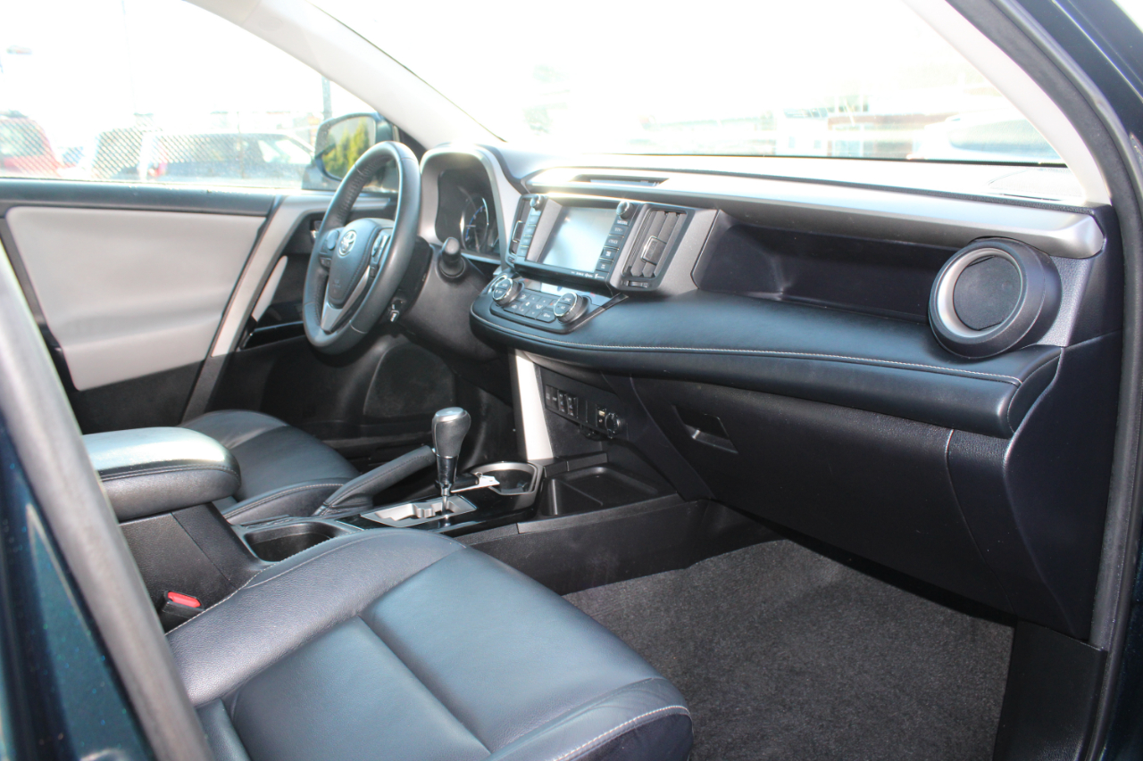 Toyota RAV4 Limited AWD (Natl) 2017