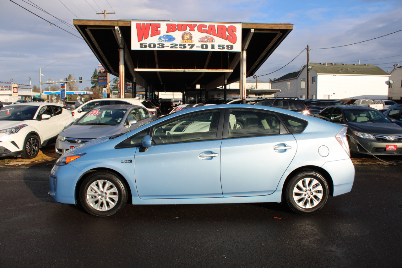 Toyota Prius Plug-In 5dr HB (Natl) 2013