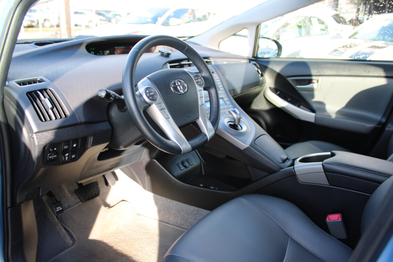 Toyota Prius Plug-In 5dr HB (Natl) 2013