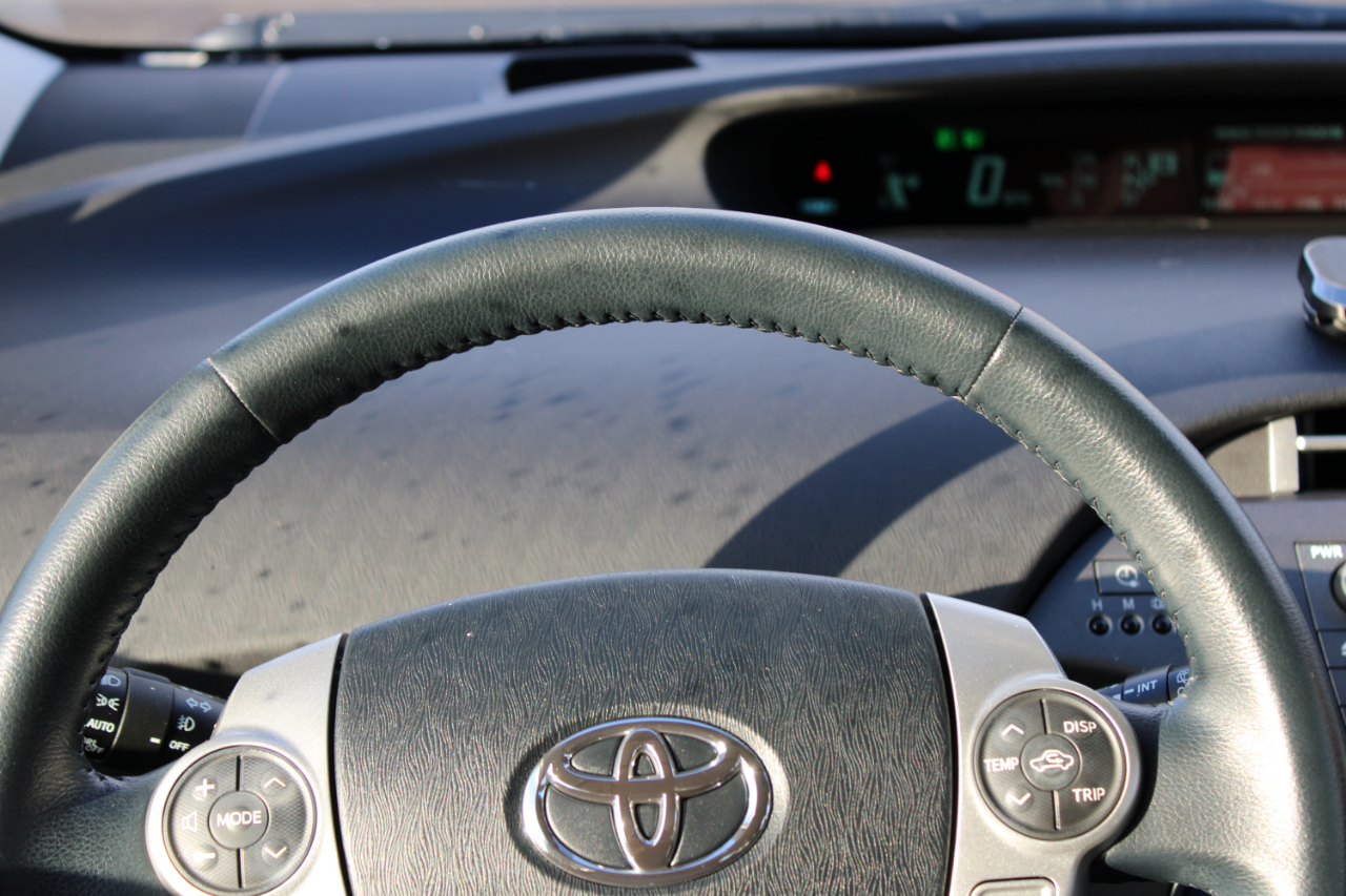 Toyota Prius Plug-In 5dr HB (Natl) 2013