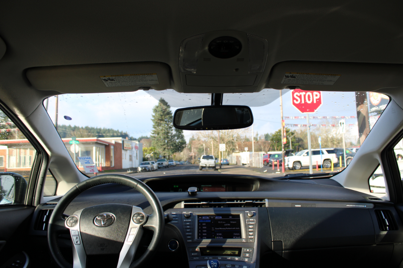 Toyota Prius Plug-In 5dr HB (Natl) 2013