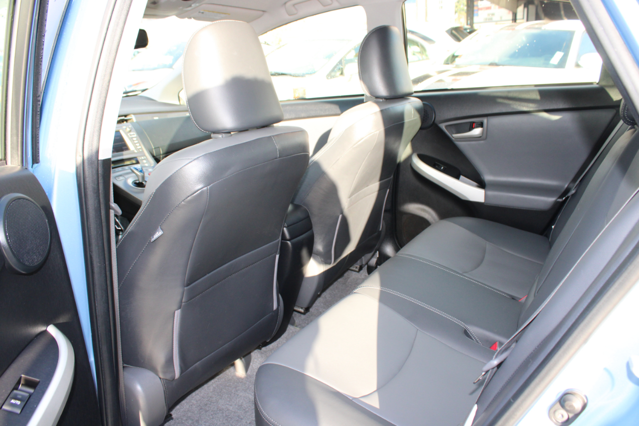 Toyota Prius Plug-In 5dr HB (Natl) 2013