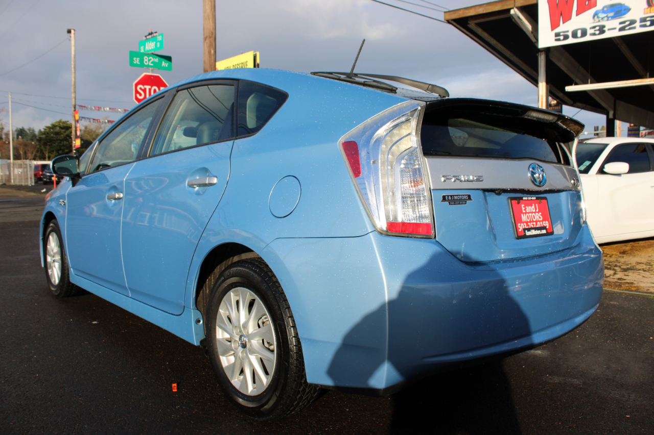 Toyota Prius Plug-In 5dr HB (Natl) 2013