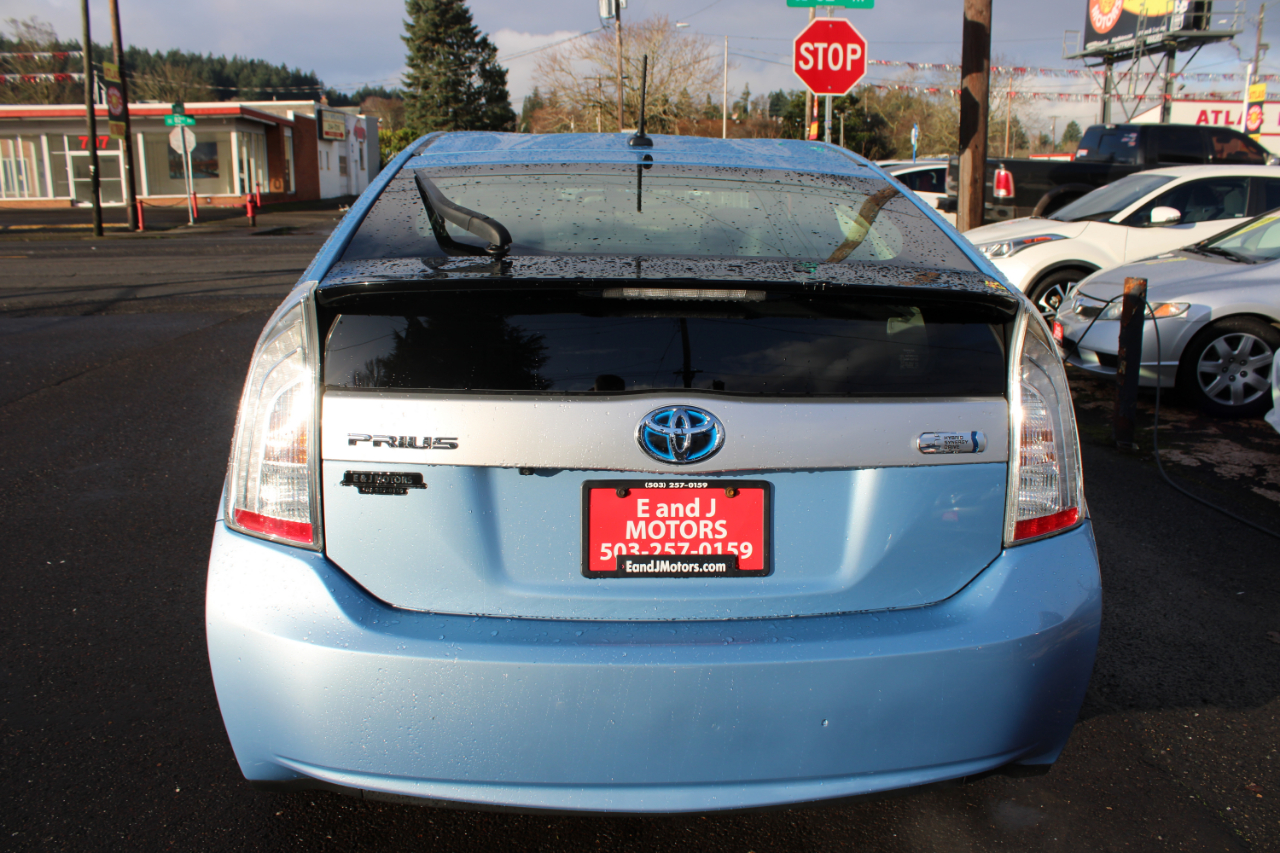 Toyota Prius Plug-In 5dr HB (Natl) 2013
