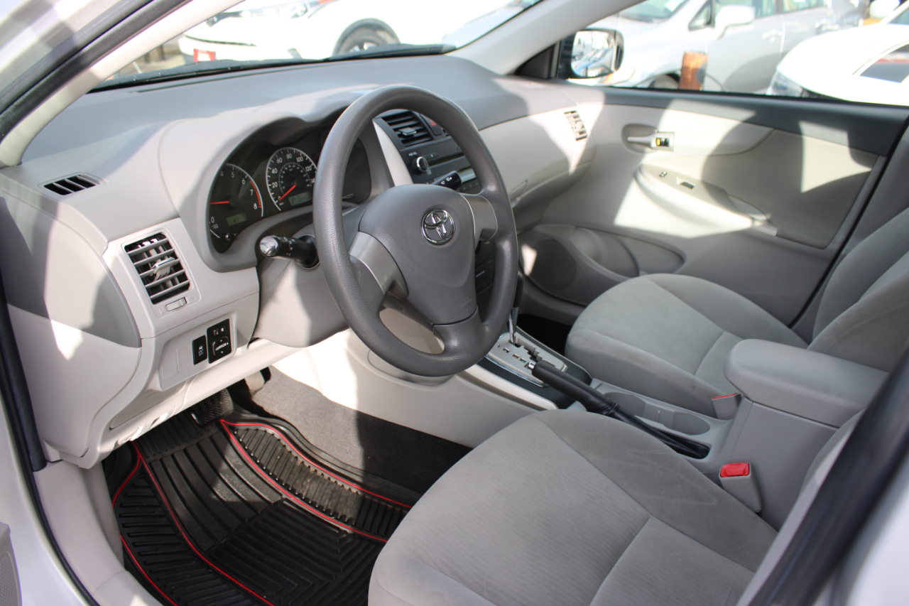 Toyota Corolla 4dr Sdn Man (Natl) 2010