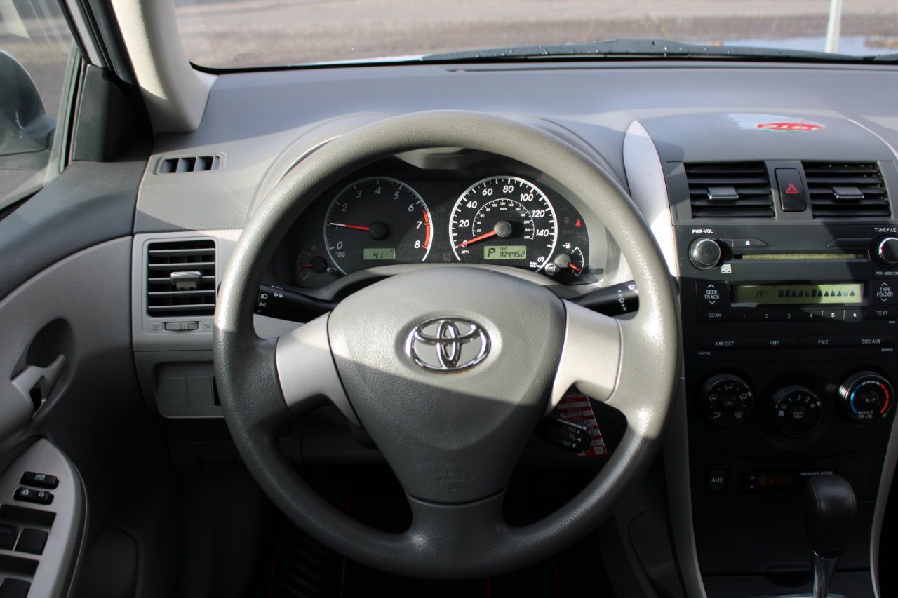 Toyota Corolla 4dr Sdn Man (Natl) 2010