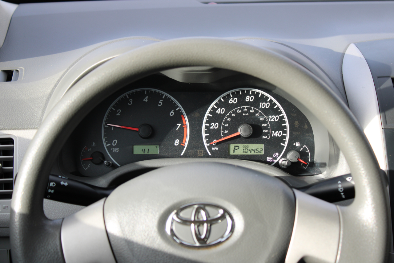 Toyota Corolla 4dr Sdn Man (Natl) 2010