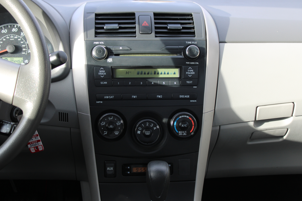 Toyota Corolla 4dr Sdn Man (Natl) 2010