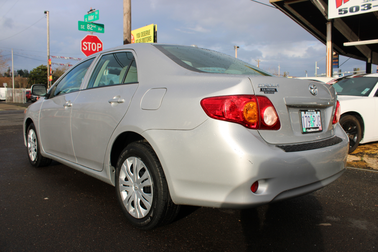 Toyota Corolla 4dr Sdn Man (Natl) 2010