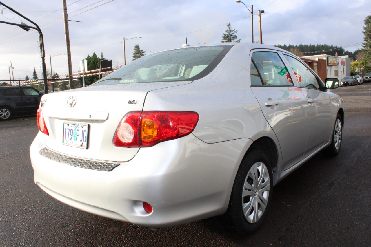 Toyota Corolla 4dr Sdn Man (Natl) 2010
